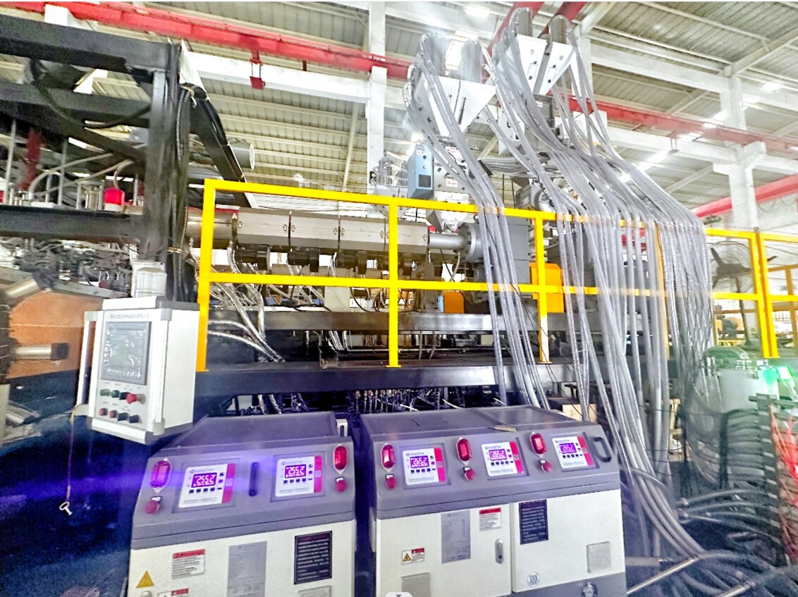 2900L ABC 3-layer PE Non-Breathable Backsheet Cast Film Extrusion Machine