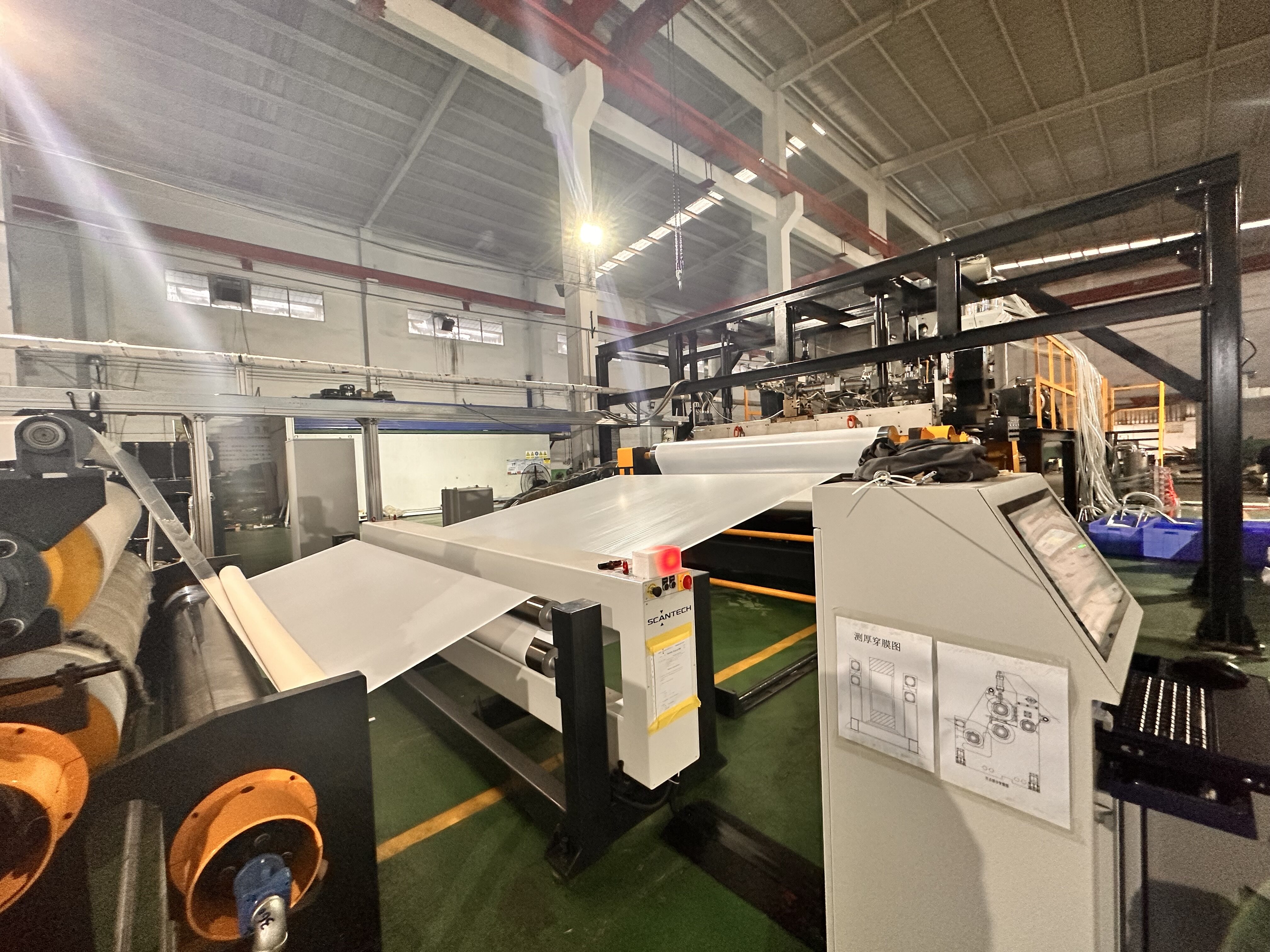 PE+80%PP+PE,3-layer Co-Extrusion Non-Breathable Hygiene PE Film Machine