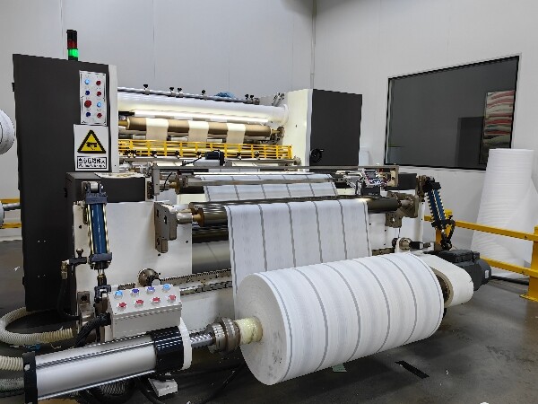 slitting machine for non-breathable PE film.jpg